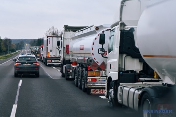 Blockade: Few vehicles cross Romanian border