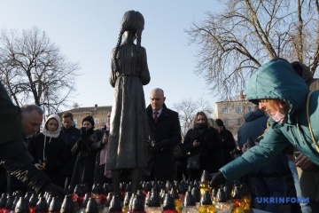 90. Jahrestag des Holodomor: Präsident der Ukraine und First Lady nehmen an Gedenkveranstaltungen teil