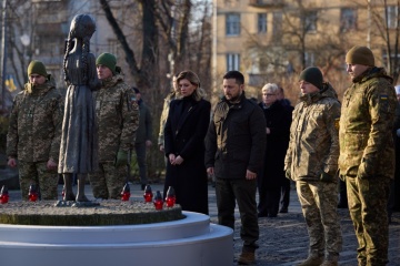 90. Jahrestag des Holodomor: Präsident der Ukraine und First Lady nehmen an Gedenkveranstaltungen teil