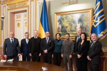 Selenskyj bespricht mit Parlamentsvertretern von sechs Ländern Unterstützung für die Ukraine