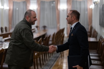 Umerov y Szczerba tratan el fortalecimiento de las Fuerzas Armadas de Ucrania