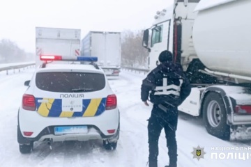 Traffic banned on Odesa-Kyiv highway due to bad weather