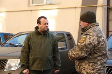 Vinnytsia RMA delivers 30 pickup trucks to anti-aircraft machine gun battalion