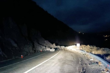 Highway closed in Turkey due to landslide