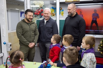 Zelensky visits school in Kharkiv subway