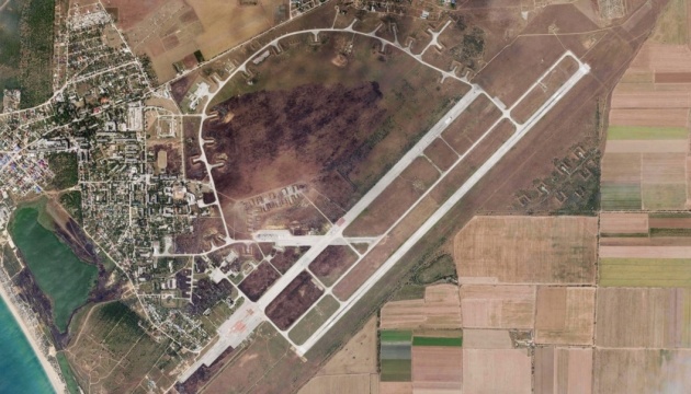 Супутникові знімки підтвердили пожежі на аеродромі «Саки» в Криму