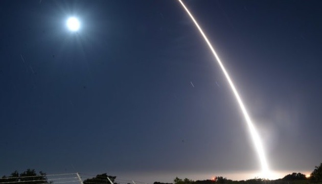 США вимушено підірвали міжконтинентальну балістичну ракету під час пробного запуску 