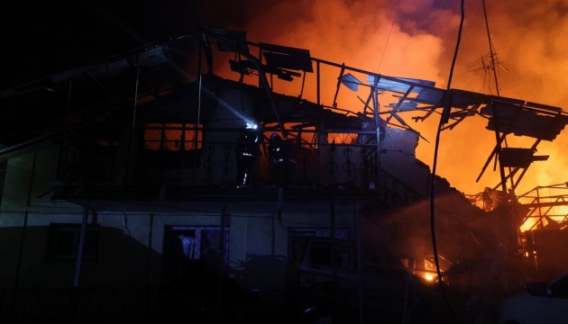 Großbrand in Charkiw nach nächtlicher Drohnenangriff