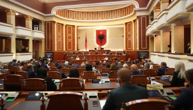 Після сутичок між депутатами парламент Албанії перейшов в онлайн-режим