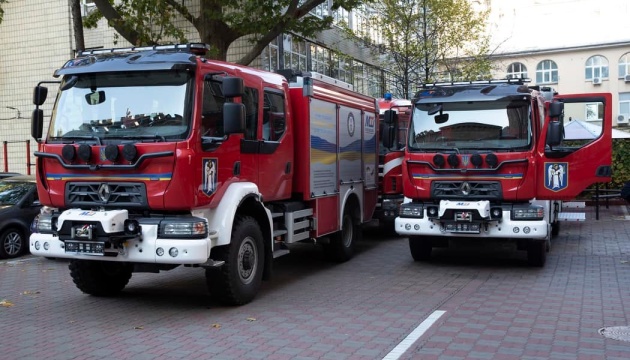 Столичні рятувальники отримали нові пожежні автомобілі