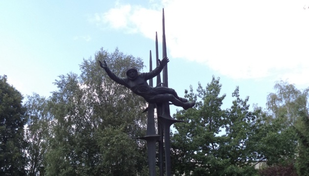 У Львові демонтують пам’ятник радянській космонавтці