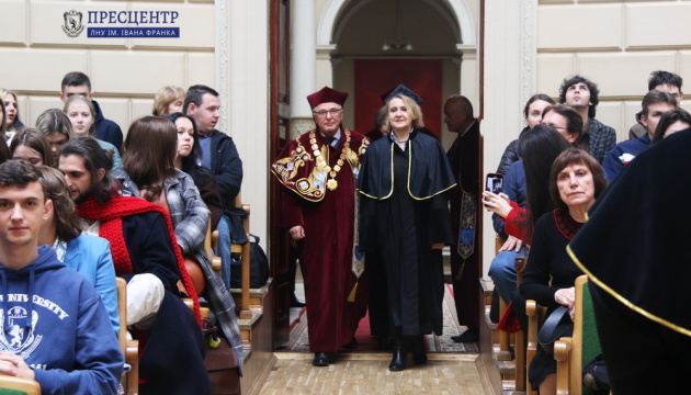 Забужко отримала диплом почесного доктора Львівського університету