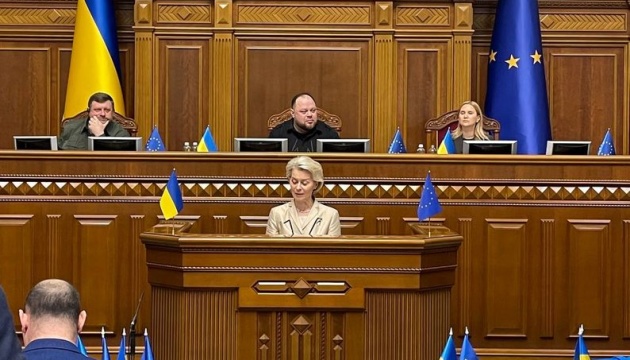 フォンデアライエン欧州委員会委員長、ウクライナ国会で演説　「あなた方は欧州のために戦っている」