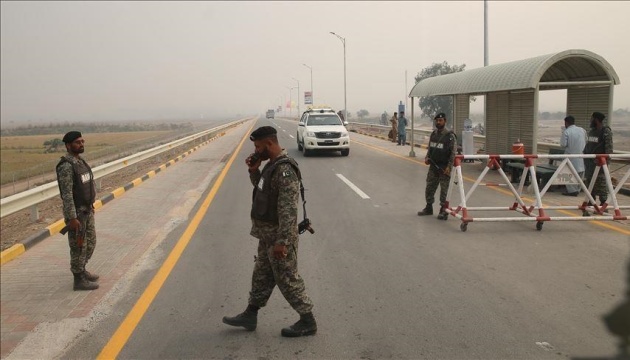Військові у Пакистані знищили дев'ятьох терористів, які атакували авіабазу