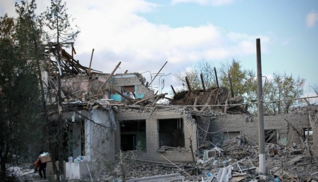 Russian bomb hits school in Kherson region