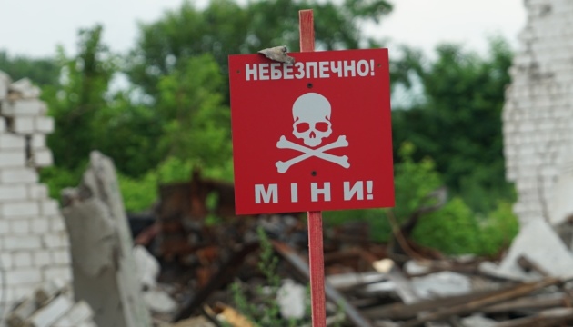 Two police officers wounded while clearing mines in Kherson region