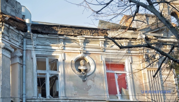 El ataque ruso a Odesa causa daños a casas y un museo en el distrito histórico