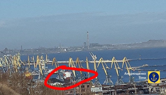 У порту Маріуполя черговий балкер РФ став на завантаження вугіллям