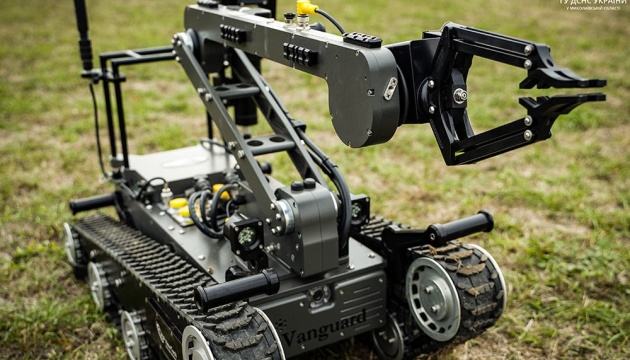 ДСНС отримала з Канади шість роботів для дистанційного розмінування