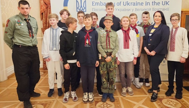 Пластуни завітали до Посольства України в Лондоні