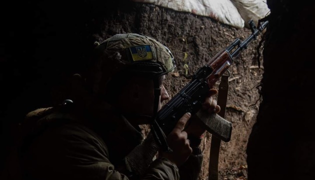 Fuerzas de defensa repelen los ataques enemigos en cinco direcciones