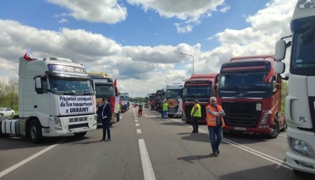 Why Polish carriers are blocking border with Ukraine