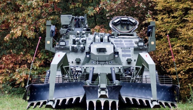 Павлюк показав німецькі інженерні машини, які захищають екіпаж на рівні стандартів НАТО