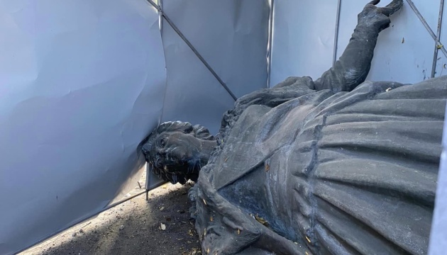 В Одесі ударна хвиля від російської атаки пошкодила короб, де зберігається пам’ятник Катерині Ⅱ