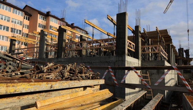 Спецкомісія перевірила відбудову чотирьох багатоповерхівок у Бучанському районі