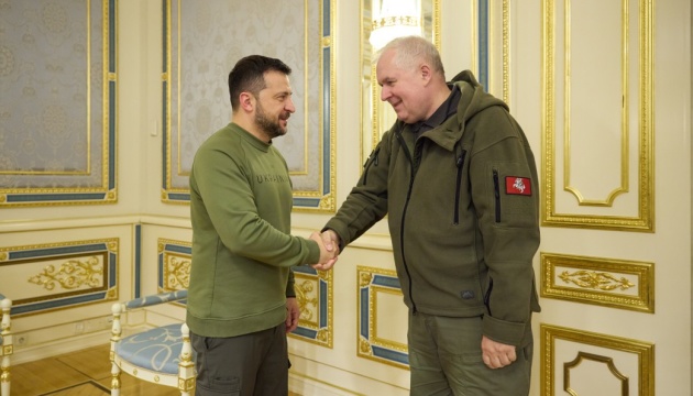 Zelensky aborda con el ministro de Defensa de Lituania el envío de vehículos blindados de evacuación médica al frente