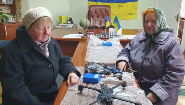 На Прикарпатті пенсіонерки придбали два дрони для ЗСУ