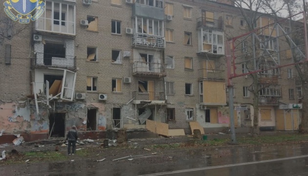 Побиті будинки в центрі міста: у Херсоні показали наслідки ворожих обстрілів