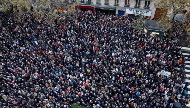 У Парижі на марш проти антисемітизму вийшли понад 100 тисяч людей