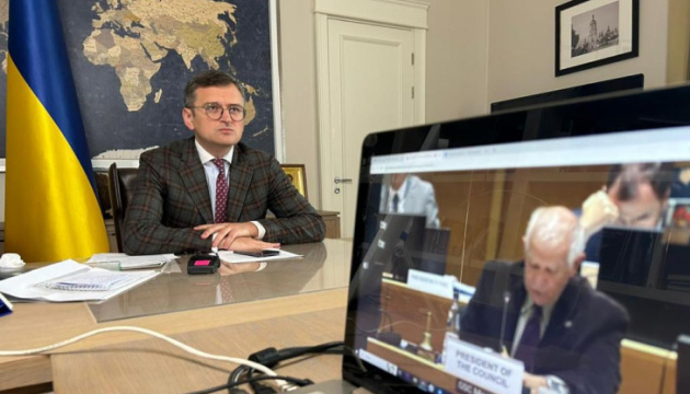 Le ministre ukrainien des Affaires étrangères exhorte l’UE a augmenté une aide militaire à l’Ukraine 