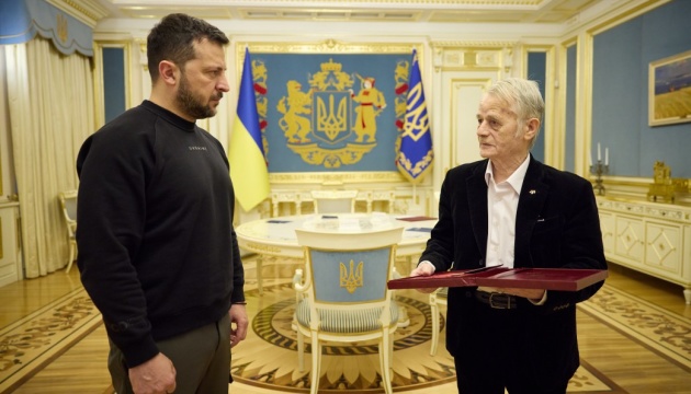 Зеленський дав Джемілєву звання Героя України