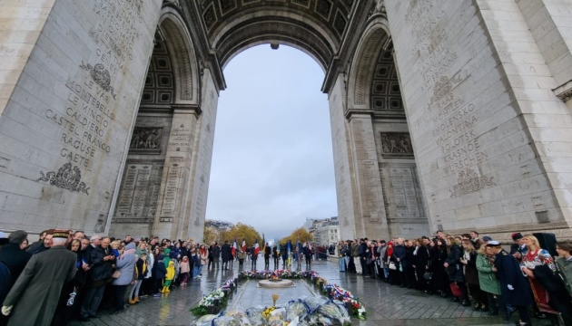 У Парижі українці відзначили 90-ті роковини Голодомору