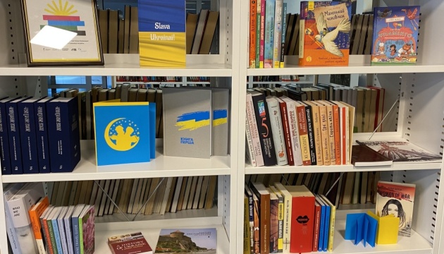 Українську книжкову поличку відкрили в центральній бібліотеці Юрмали