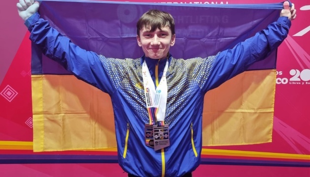 Важкоатлет Андрій Ревко виграв дві медалі юніорського чемпіонату світу  