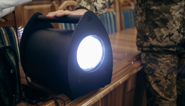 Бійцям на Прикарпатті передали зенітні прожектори для полювання на «Шахеди»