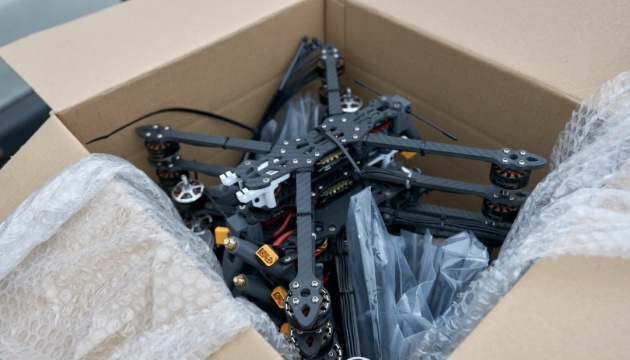 Черкащина передала ЗСУ 10 комплектів зенітних прожекторів і 100 FPV-дронів