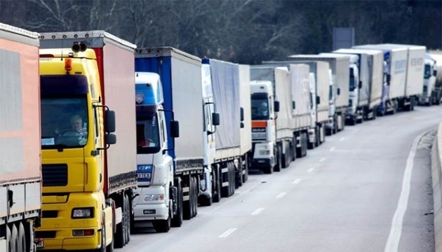 На Закарпатті фіксують зменшення черг вантажівок на в'їзд зі Словаччини та Угорщини
