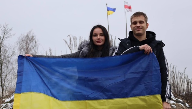 マリウポリから露に連れ去られていた青年、ウクライナへ帰還　カタールとユニセフが支援