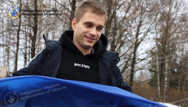 Юнак Єрмохін, якого повернули з Росії, написав збірку пісень на підтримку ЗСУ - адвокат