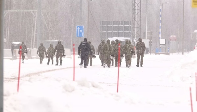 Finland orders military to erect barrier on border with Russia