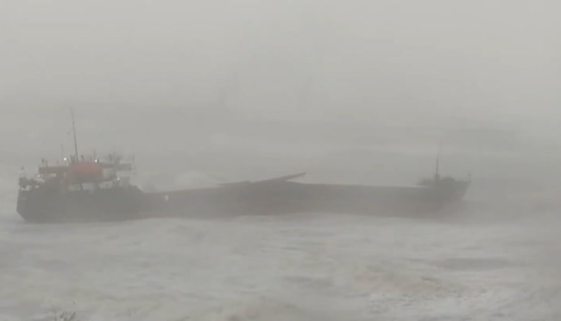 Vessel that left Odesa split in two near Turkey