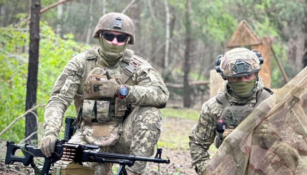 34 feindliche Attacken im Osten abgewehrt, im Süden hält Armee Stellungen am linken Dnipro-Ufer - Generalstab