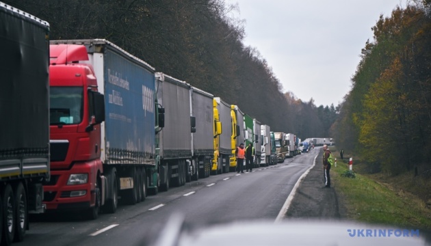 Польські фермери блокують рух вантажівок у «Рава-Руській», у черзі - до 150 фур