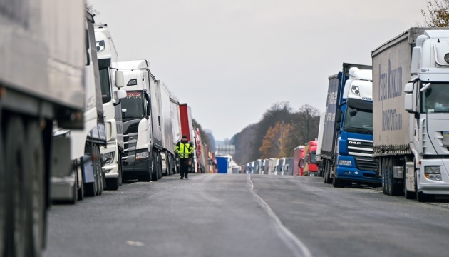 Словацькі перевізники заблокували рух вантажівок через пункт пропуску «Вишнє Нємецке»