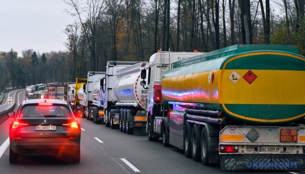 Na granicy z Polską w kolejkach stoi około 3 tysiące ciężarówek


