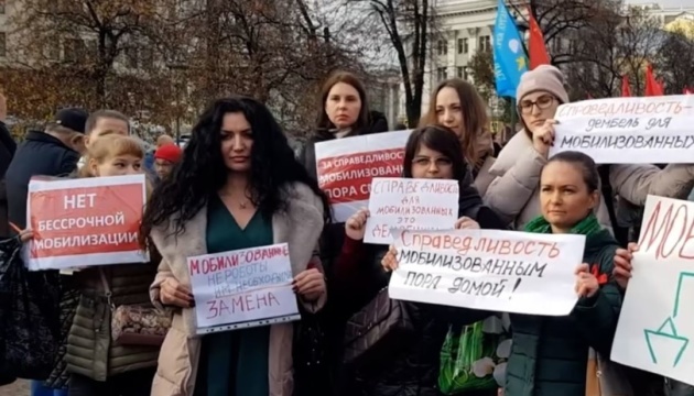 UK intel explains reasons behind street protest by wives of Russian soldiers in Moscow